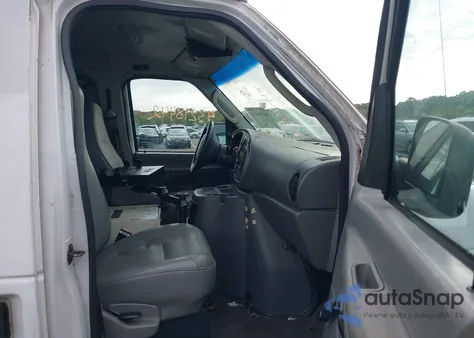 2004 Ford E-350 Super Duty Commercial/Recreational z USA, uszkodzony, nr VIN 1FTSE34L54HB35658